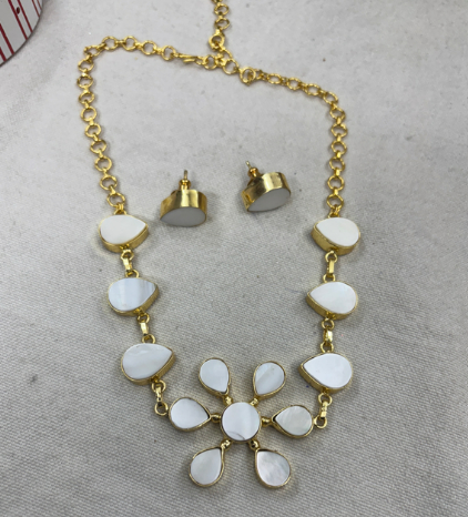 MOP flower necklace set with studs