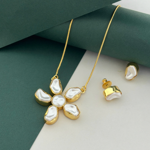Pearl flower pendant set