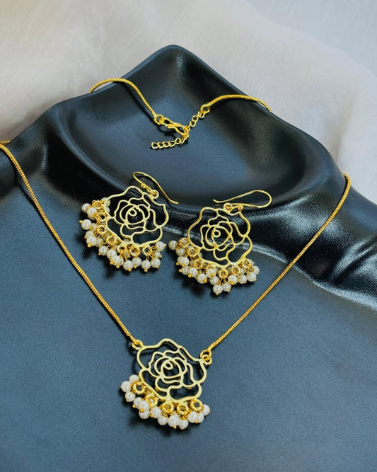 Rose pendant with earrings