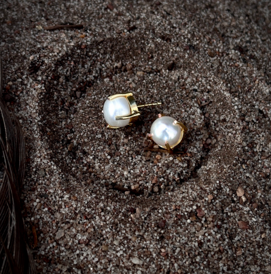 Pearl studs