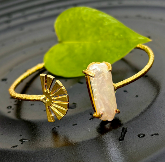 Viva pearl Bangle