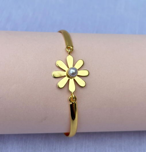 Small pearl Flower bracelet